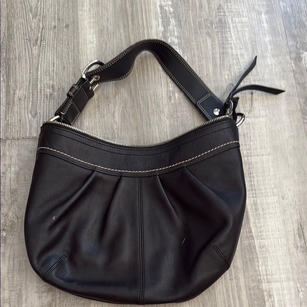 Coach Black Hobo Bag with Adjustable Strap and Minimalist Design